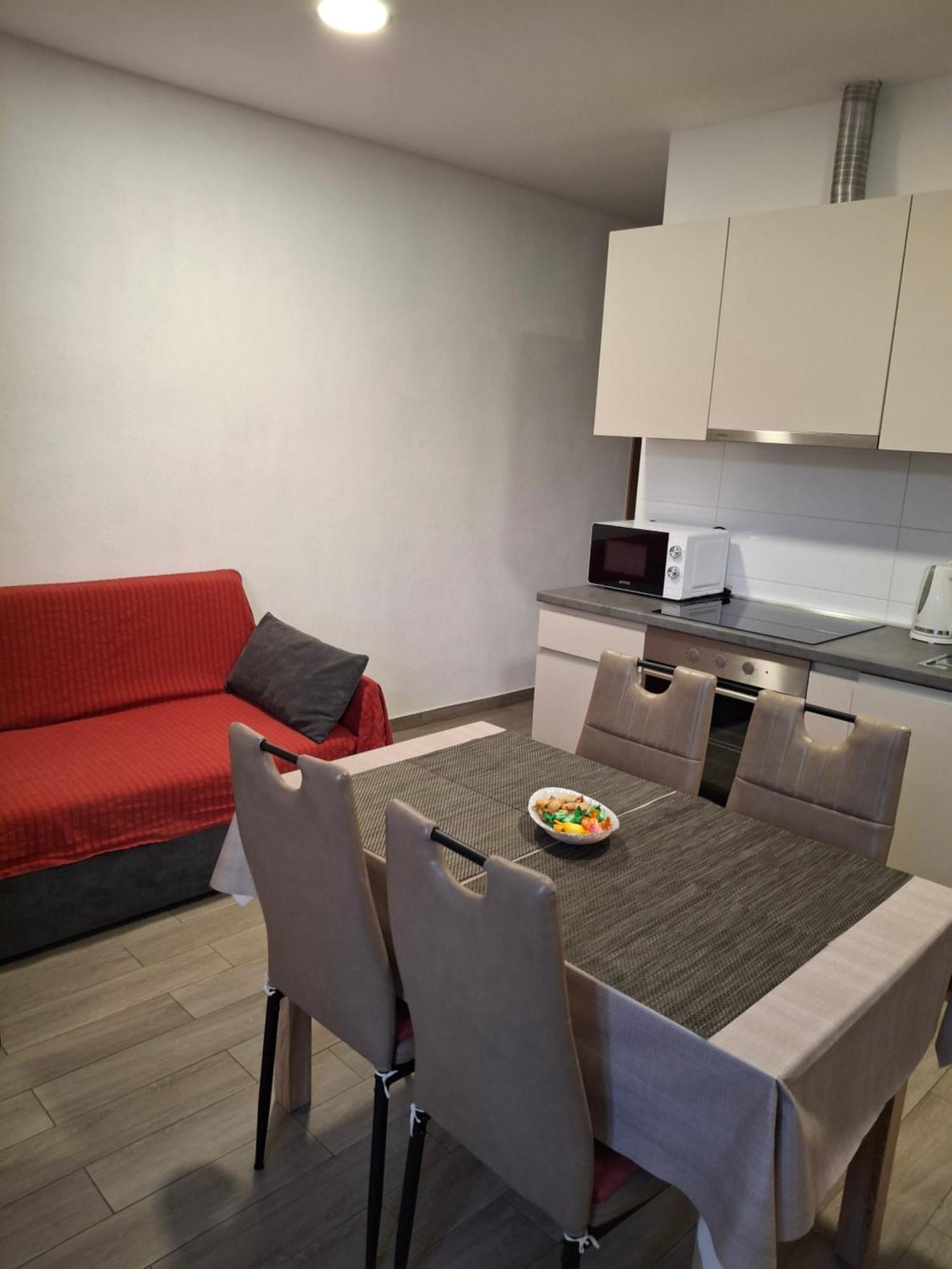 Apartment Neva Split With Free Private Parking Space Exterior photo